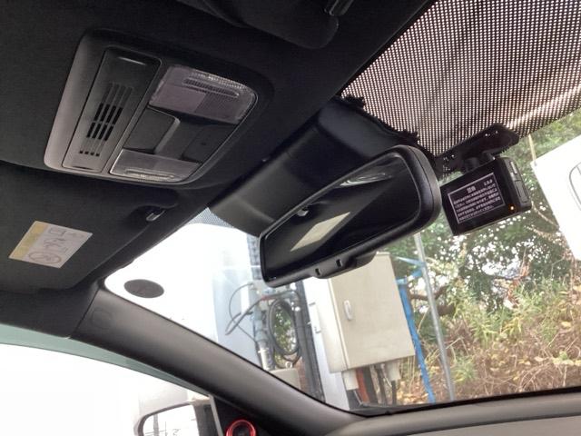 シビック ハッチバック　純正メモリーナビ　リアカメラ　ＥＴＣ　追突軽減ブレーキ　盗難防止装置　Ｂモニター　整備記録簿　横滑防止　シートヒーター付き　ＬＥＤライト　フルセグＴＶ　スマートキー　ＡＡＣ　ナビ・ＴＶ　オートクルーズ（10枚目）