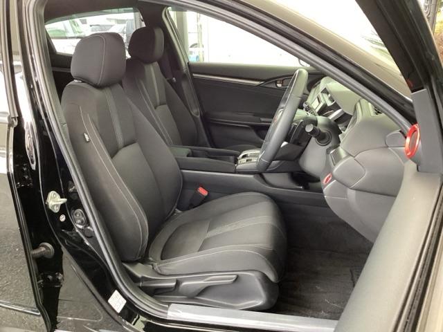 シビック ハッチバック　純正メモリーナビ　リアカメラ　ＥＴＣ　追突軽減ブレーキ　盗難防止装置　Ｂモニター　整備記録簿　横滑防止　シートヒーター付き　ＬＥＤライト　フルセグＴＶ　スマートキー　ＡＡＣ　ナビ・ＴＶ　オートクルーズ（16枚目）