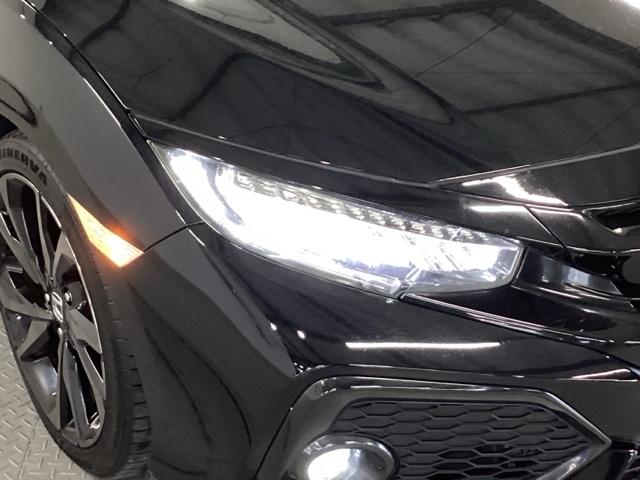 シビック ハッチバック　純正メモリーナビ　リアカメラ　ＥＴＣ　追突軽減ブレーキ　盗難防止装置　Ｂモニター　整備記録簿　横滑防止　シートヒーター付き　ＬＥＤライト　フルセグＴＶ　スマートキー　ＡＡＣ　ナビ・ＴＶ　オートクルーズ（22枚目）