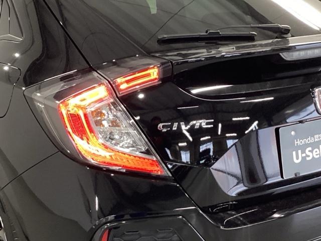 シビック ハッチバック　純正メモリーナビ　リアカメラ　ＥＴＣ　追突軽減ブレーキ　盗難防止装置　Ｂモニター　整備記録簿　横滑防止　シートヒーター付き　ＬＥＤライト　フルセグＴＶ　スマートキー　ＡＡＣ　ナビ・ＴＶ　オートクルーズ（28枚目）