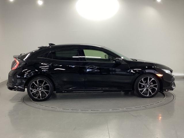 シビック ハッチバック　純正メモリーナビ　リアカメラ　ＥＴＣ　追突軽減ブレーキ　盗難防止装置　Ｂモニター　整備記録簿　横滑防止　シートヒーター付き　ＬＥＤライト　フルセグＴＶ　スマートキー　ＡＡＣ　ナビ・ＴＶ　オートクルーズ（32枚目）