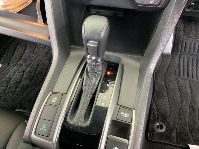 シビック ハッチバック　純正メモリーナビ　リアカメラ　ＥＴＣ　追突軽減ブレーキ　盗難防止装置　Ｂモニター　整備記録簿　横滑防止　シートヒーター付き　ＬＥＤライト　フルセグＴＶ　スマートキー　ＡＡＣ　ナビ・ＴＶ　オートクルーズ（39枚目）