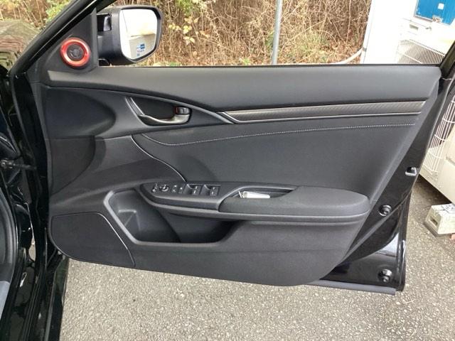 シビック ハッチバック　純正メモリーナビ　リアカメラ　ＥＴＣ　追突軽減ブレーキ　盗難防止装置　Ｂモニター　整備記録簿　横滑防止　シートヒーター付き　ＬＥＤライト　フルセグＴＶ　スマートキー　ＡＡＣ　ナビ・ＴＶ　オートクルーズ（52枚目）