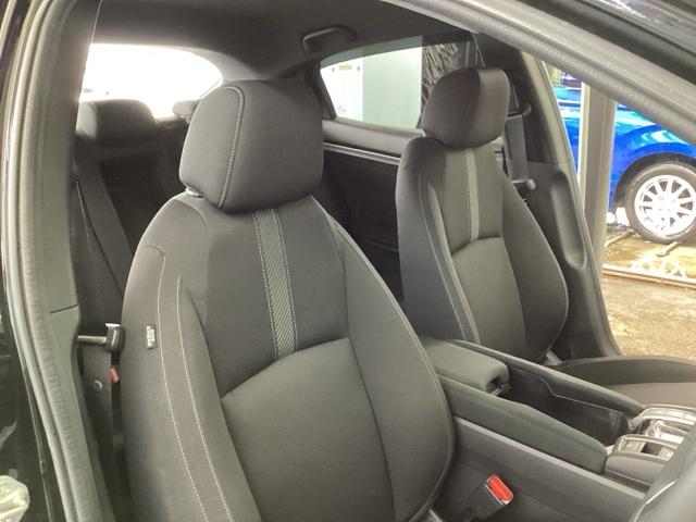 シビック ハッチバック　純正メモリーナビ　リアカメラ　ＥＴＣ　追突軽減ブレーキ　盗難防止装置　Ｂモニター　整備記録簿　横滑防止　シートヒーター付き　ＬＥＤライト　フルセグＴＶ　スマートキー　ＡＡＣ　ナビ・ＴＶ　オートクルーズ（56枚目）