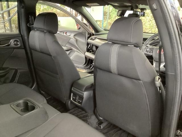 シビック ハッチバック　純正メモリーナビ　リアカメラ　ＥＴＣ　追突軽減ブレーキ　盗難防止装置　Ｂモニター　整備記録簿　横滑防止　シートヒーター付き　ＬＥＤライト　フルセグＴＶ　スマートキー　ＡＡＣ　ナビ・ＴＶ　オートクルーズ（58枚目）