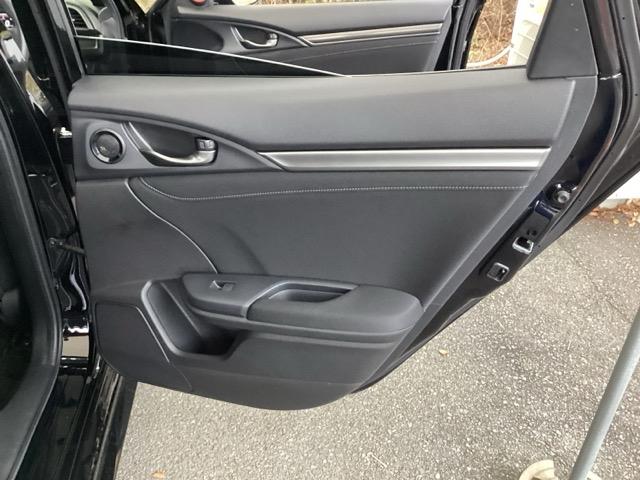 シビック ハッチバック　純正メモリーナビ　リアカメラ　ＥＴＣ　追突軽減ブレーキ　盗難防止装置　Ｂモニター　整備記録簿　横滑防止　シートヒーター付き　ＬＥＤライト　フルセグＴＶ　スマートキー　ＡＡＣ　ナビ・ＴＶ　オートクルーズ（61枚目）