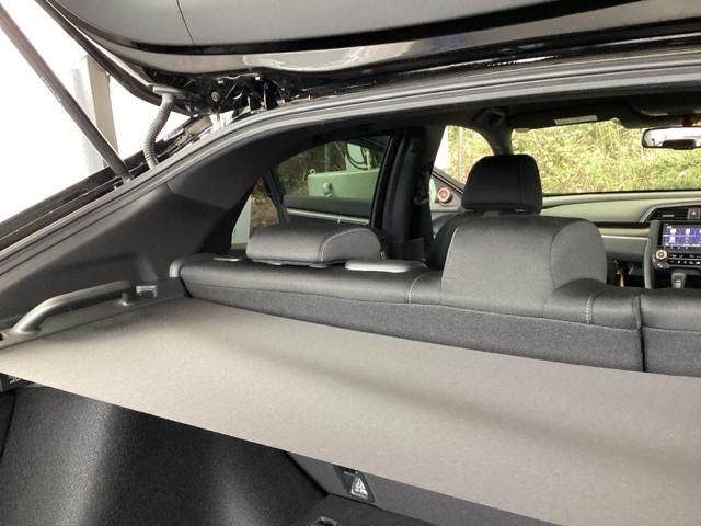 シビック ハッチバック　純正メモリーナビ　リアカメラ　ＥＴＣ　追突軽減ブレーキ　盗難防止装置　Ｂモニター　整備記録簿　横滑防止　シートヒーター付き　ＬＥＤライト　フルセグＴＶ　スマートキー　ＡＡＣ　ナビ・ＴＶ　オートクルーズ（62枚目）