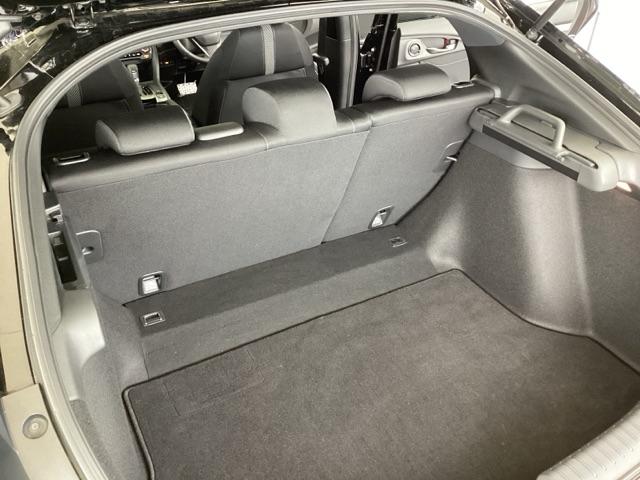 シビック ハッチバック　純正メモリーナビ　リアカメラ　ＥＴＣ　追突軽減ブレーキ　盗難防止装置　Ｂモニター　整備記録簿　横滑防止　シートヒーター付き　ＬＥＤライト　フルセグＴＶ　スマートキー　ＡＡＣ　ナビ・ＴＶ　オートクルーズ（65枚目）