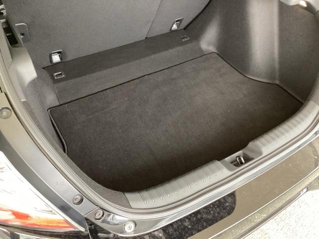 シビック ハッチバック　純正メモリーナビ　リアカメラ　ＥＴＣ　追突軽減ブレーキ　盗難防止装置　Ｂモニター　整備記録簿　横滑防止　シートヒーター付き　ＬＥＤライト　フルセグＴＶ　スマートキー　ＡＡＣ　ナビ・ＴＶ　オートクルーズ（67枚目）