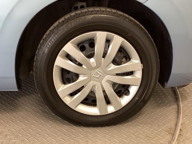 フィット ホーム　メモリーナビ　ＥＴＣ　リアカメラ　衝突軽減ブレーキ　ＬＥＤライト　オートライト　クリアランスソナー　記録簿付　エアバッグ　ｉストップ　スマ－トキ－　盗難防止装置　Ｗエアバック　ＵＳＢポート　パワステ（21枚目）