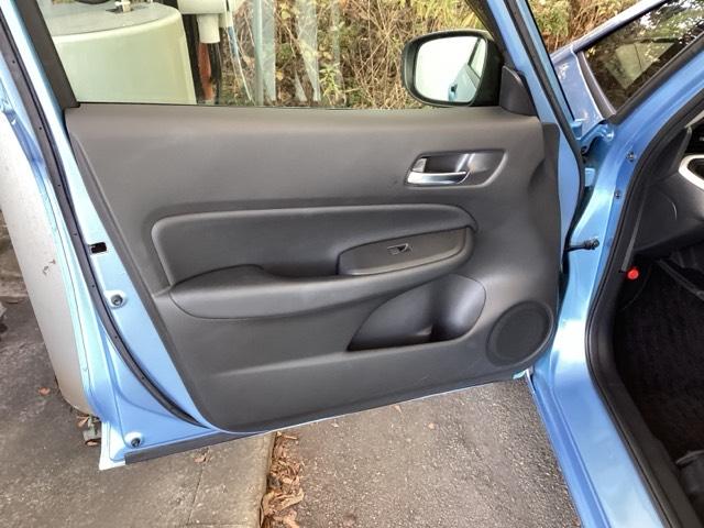 フィット ホーム　メモリーナビ　ＥＴＣ　リアカメラ　衝突軽減ブレーキ　ＬＥＤライト　オートライト　クリアランスソナー　記録簿付　エアバッグ　ｉストップ　スマ－トキ－　盗難防止装置　Ｗエアバック　ＵＳＢポート　パワステ（32枚目）