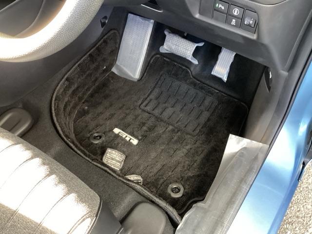 フィット ホーム　メモリーナビ　ＥＴＣ　リアカメラ　衝突軽減ブレーキ　ＬＥＤライト　オートライト　クリアランスソナー　記録簿付　エアバッグ　ｉストップ　スマ－トキ－　盗難防止装置　Ｗエアバック　ＵＳＢポート　パワステ（52枚目）