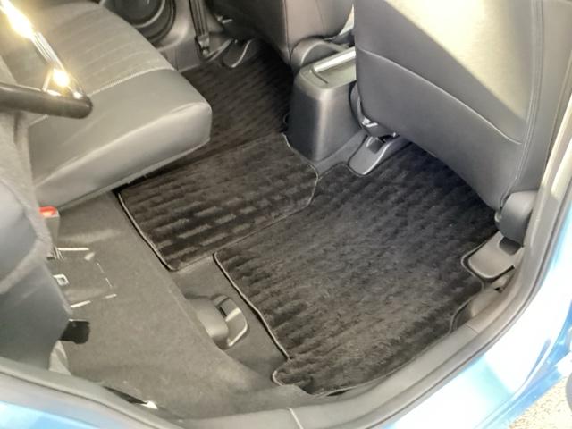 フィット ホーム　メモリーナビ　ＥＴＣ　リアカメラ　衝突軽減ブレーキ　ＬＥＤライト　オートライト　クリアランスソナー　記録簿付　エアバッグ　ｉストップ　スマ－トキ－　盗難防止装置　Ｗエアバック　ＵＳＢポート　パワステ（60枚目）