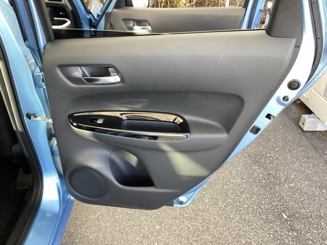 フィット ホーム　メモリーナビ　ＥＴＣ　リアカメラ　衝突軽減ブレーキ　ＬＥＤライト　オートライト　クリアランスソナー　記録簿付　エアバッグ　ｉストップ　スマ－トキ－　盗難防止装置　Ｗエアバック　ＵＳＢポート　パワステ（61枚目）