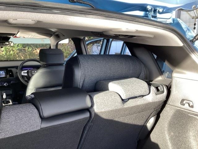 フィット ホーム　メモリーナビ　ＥＴＣ　リアカメラ　衝突軽減ブレーキ　ＬＥＤライト　オートライト　クリアランスソナー　記録簿付　エアバッグ　ｉストップ　スマ－トキ－　盗難防止装置　Ｗエアバック　ＵＳＢポート　パワステ（63枚目）