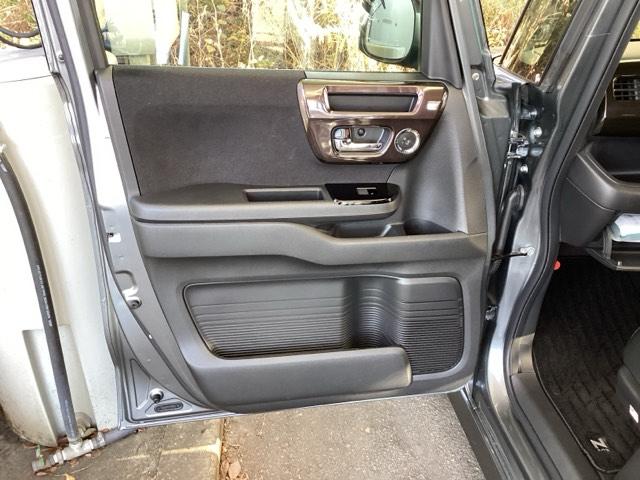 �J�������L�����߁A�ו����������Ԃł̏�������y�ɍs���܂��B�h�A�|�P�b�g���[���[�����Ă���܂��B