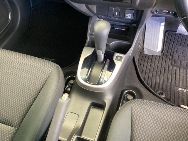 フィット １３Ｇ・Ｌホンダセンシング　純正メモリーナビ　ドラレコ　リアカメラ　ＥＴＣ車載器　サイドカーテンエアバック　Ｄレコ　ＵＳＢ　エアバック　パワーウインドウ　記録簿　キーフリーシステム　ＬＥＤライト　オートエアコン　ＶＳＡ　クルコン（13枚目）