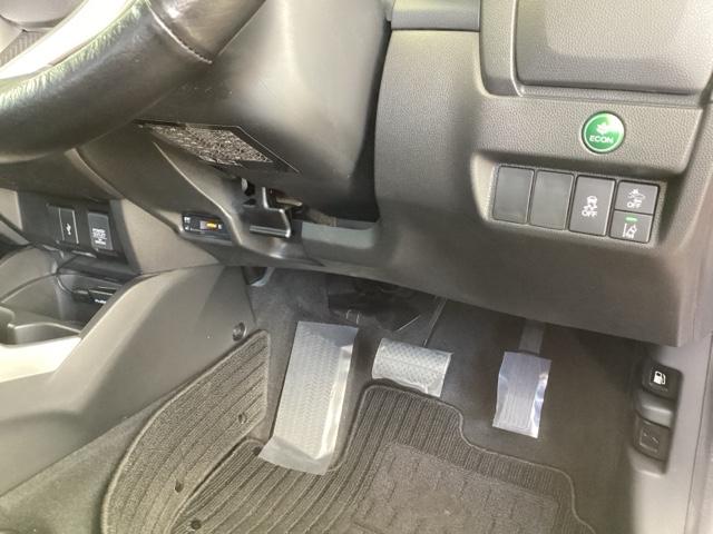 フィット １３Ｇ・Ｌホンダセンシング　純正メモリーナビ　ドラレコ　リアカメラ　ＥＴＣ車載器　サイドカーテンエアバック　Ｄレコ　ＵＳＢ　エアバック　パワーウインドウ　記録簿　キーフリーシステム　ＬＥＤライト　オートエアコン　ＶＳＡ　クルコン（15枚目）