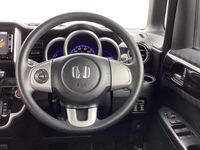 ��ɂȂ��ފ��o�̃X�e�A�����O�ł��B�����S�n�A�f�U�C�����A���쐫�ɂ���������A�C�e���ł��B