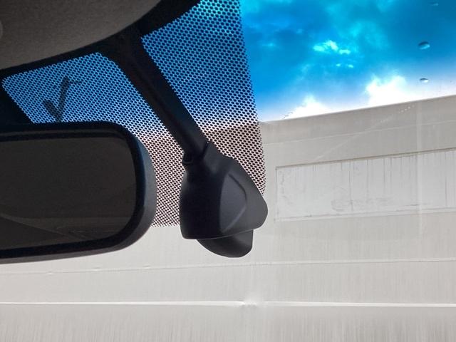 �܂����I�̎��̂��߂Ƀh���C�u���R�[�_�[�������Ă��܂��B�Փ˂����m����ƈ�莞�ԉ摜�������ۑ��ł���̂ň��S�ł��B