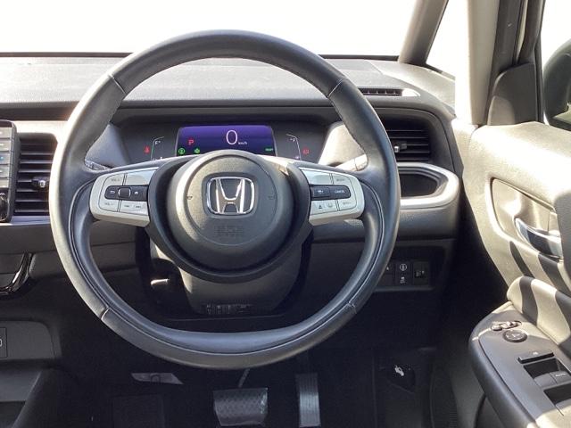 ��ɂȂ��ފ��o�̃X�e�A�����O�ł��B�����S�n�A�f�U�C�����A���쐫�ɂ���������A�C�e���ł��B