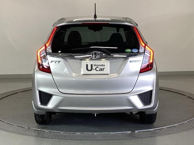 フィットハイブリッド Ｆパッケージ　メモリーナビ　衝突低減ブレーキ　ＥＴＣ　地デジＴＶ　盗難警報装置　記録簿有り　ＡＵＴＯエアコン　カーテンエアバック　助手席エアバック　ＥＣＯＮ　リヤカメラ　ＡＢＳ付　横滑り防止システム　ナビテレビ（9枚目）
