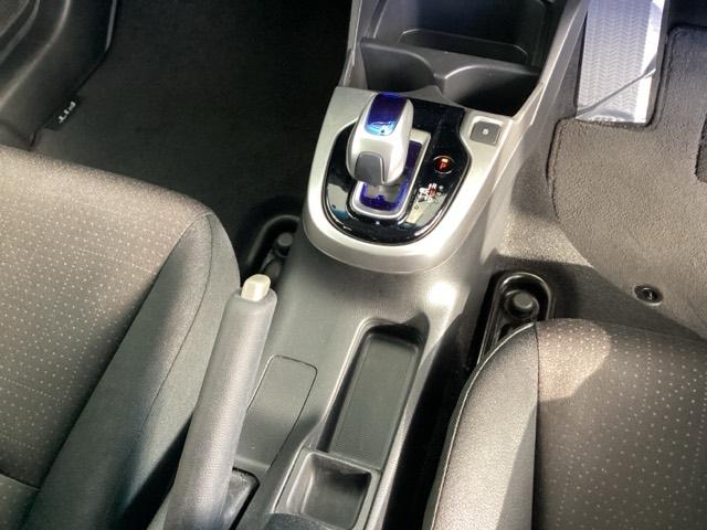 フィットハイブリッド Ｆパッケージ　メモリーナビ　衝突低減ブレーキ　ＥＴＣ　地デジＴＶ　盗難警報装置　記録簿有り　ＡＵＴＯエアコン　カーテンエアバック　助手席エアバック　ＥＣＯＮ　リヤカメラ　ＡＢＳ付　横滑り防止システム　ナビテレビ（13枚目）