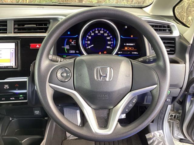 フィットハイブリッド Ｆパッケージ　メモリーナビ　衝突低減ブレーキ　ＥＴＣ　地デジＴＶ　盗難警報装置　記録簿有り　ＡＵＴＯエアコン　カーテンエアバック　助手席エアバック　ＥＣＯＮ　リヤカメラ　ＡＢＳ付　横滑り防止システム　ナビテレビ（14枚目）