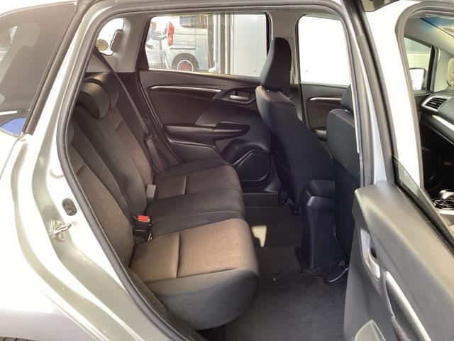 フィットハイブリッド Ｆパッケージ　メモリーナビ　衝突低減ブレーキ　ＥＴＣ　地デジＴＶ　盗難警報装置　記録簿有り　ＡＵＴＯエアコン　カーテンエアバック　助手席エアバック　ＥＣＯＮ　リヤカメラ　ＡＢＳ付　横滑り防止システム　ナビテレビ（17枚目）