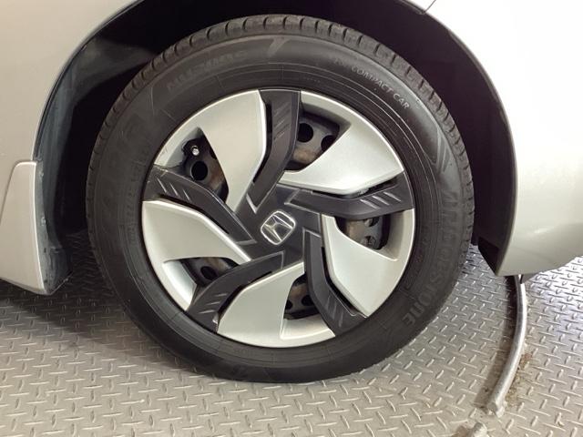 フィットハイブリッド Ｆパッケージ　メモリーナビ　衝突低減ブレーキ　ＥＴＣ　地デジＴＶ　盗難警報装置　記録簿有り　ＡＵＴＯエアコン　カーテンエアバック　助手席エアバック　ＥＣＯＮ　リヤカメラ　ＡＢＳ付　横滑り防止システム　ナビテレビ（21枚目）