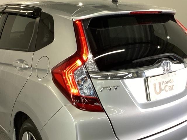 フィットハイブリッド Ｆパッケージ　メモリーナビ　衝突低減ブレーキ　ＥＴＣ　地デジＴＶ　盗難警報装置　記録簿有り　ＡＵＴＯエアコン　カーテンエアバック　助手席エアバック　ＥＣＯＮ　リヤカメラ　ＡＢＳ付　横滑り防止システム　ナビテレビ（27枚目）