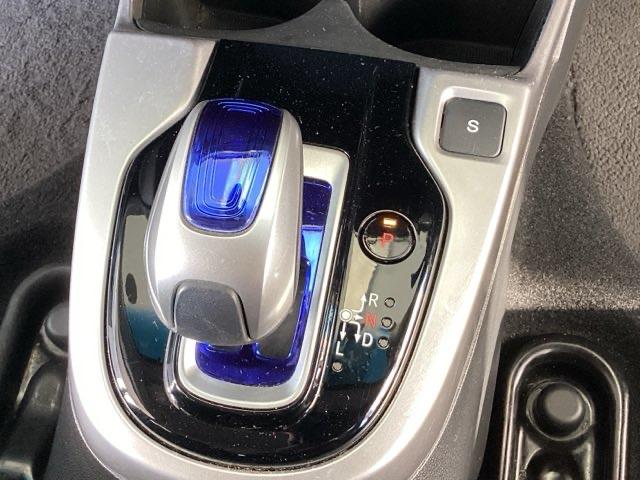 フィットハイブリッド Ｆパッケージ　メモリーナビ　衝突低減ブレーキ　ＥＴＣ　地デジＴＶ　盗難警報装置　記録簿有り　ＡＵＴＯエアコン　カーテンエアバック　助手席エアバック　ＥＣＯＮ　リヤカメラ　ＡＢＳ付　横滑り防止システム　ナビテレビ（38枚目）