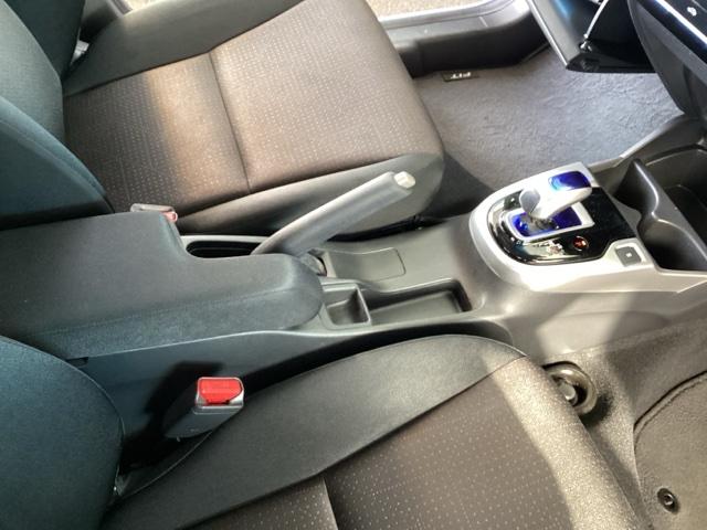 フィットハイブリッド Ｆパッケージ　メモリーナビ　衝突低減ブレーキ　ＥＴＣ　地デジＴＶ　盗難警報装置　記録簿有り　ＡＵＴＯエアコン　カーテンエアバック　助手席エアバック　ＥＣＯＮ　リヤカメラ　ＡＢＳ付　横滑り防止システム　ナビテレビ（39枚目）