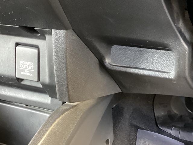 フィットハイブリッド Ｆパッケージ　メモリーナビ　衝突低減ブレーキ　ＥＴＣ　地デジＴＶ　盗難警報装置　記録簿有り　ＡＵＴＯエアコン　カーテンエアバック　助手席エアバック　ＥＣＯＮ　リヤカメラ　ＡＢＳ付　横滑り防止システム　ナビテレビ（44枚目）