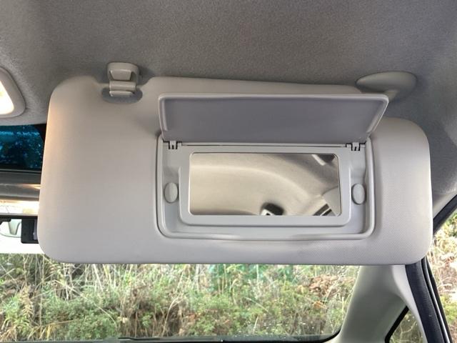 フィットハイブリッド Ｆパッケージ　メモリーナビ　衝突低減ブレーキ　ＥＴＣ　地デジＴＶ　盗難警報装置　記録簿有り　ＡＵＴＯエアコン　カーテンエアバック　助手席エアバック　ＥＣＯＮ　リヤカメラ　ＡＢＳ付　横滑り防止システム　ナビテレビ（46枚目）