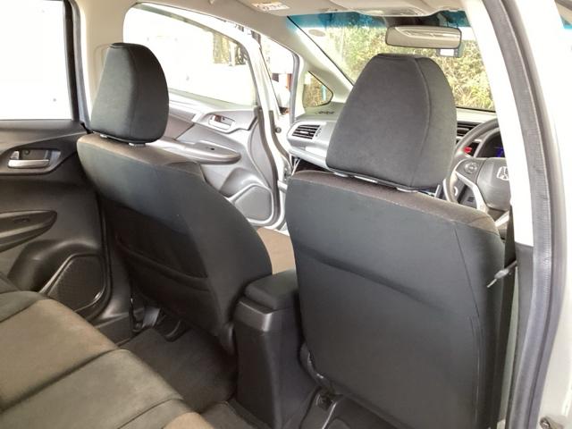 フィットハイブリッド Ｆパッケージ　メモリーナビ　衝突低減ブレーキ　ＥＴＣ　地デジＴＶ　盗難警報装置　記録簿有り　ＡＵＴＯエアコン　カーテンエアバック　助手席エアバック　ＥＣＯＮ　リヤカメラ　ＡＢＳ付　横滑り防止システム　ナビテレビ（56枚目）