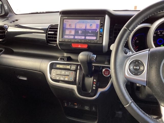 Ｎ－ＢＯＸカスタム ＧターボＳＳブラックスタイルパッケージ　メモリーナビ　ＥＴＣ　リアカメラ　シートヒーター　衝突軽減Ｂ　スマキー　Ｉストップ　リヤカメラ　セキュリティ　ＶＳＡ　整備記録簿　ナビＴＶ　オートクルーズ　ターボ　ＤＶＤ再生　キーフリー　パワステ（6枚目）