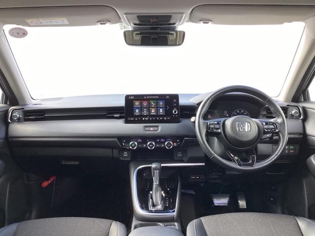 �t�����g�K���X���傫���A���C�h�Ȏ��E�ŉ^�]�����₷���Ȃ�悤�ɐݒ肳��Ă��܂��B