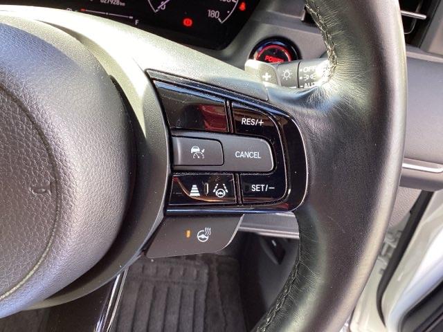 �X�e�A�����O�z�C�[���̉E�����N���[�Y�R���g���[���X�C�b�`�ł��B�A�N�Z���y�_���𓥂܂��Ɉ�葖�s���o����̂ŁA�������H�ł̑��s���O�b�Ɖ��K�ɂȂ�܂��B