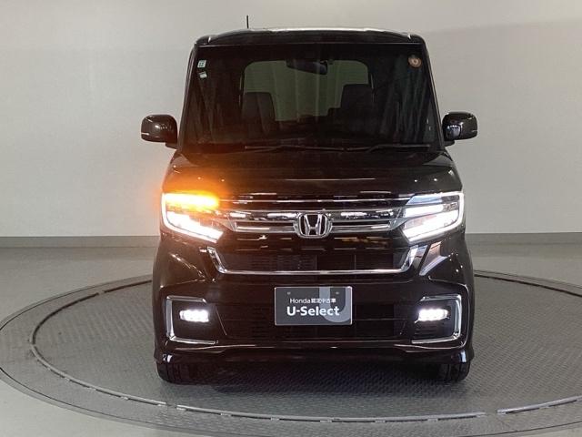 �k�d�c�w�b�h���C�g�𑕔����Ă��܂��B�k�d�c�w�b�h���C�g�͂ƂĂ����邭�A�J�̓����ԑ��s�����S�E���S�ł��B