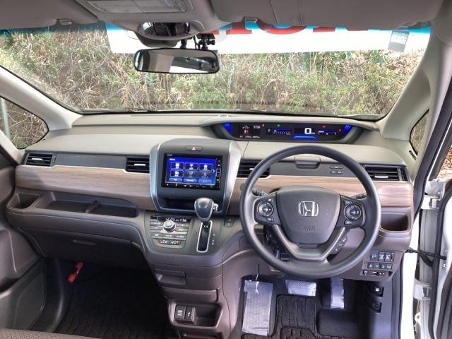 �܂Ԃ��������������炰��A�F�̃n�[�t�V�F�C�h�t�����g�E�B���h�E�����Ă��܂��B�܂��A�v���Y�}�N���X�^�[�Z�p���ڃt���I�[�g�G�A�R���ŉ��K�ł��B