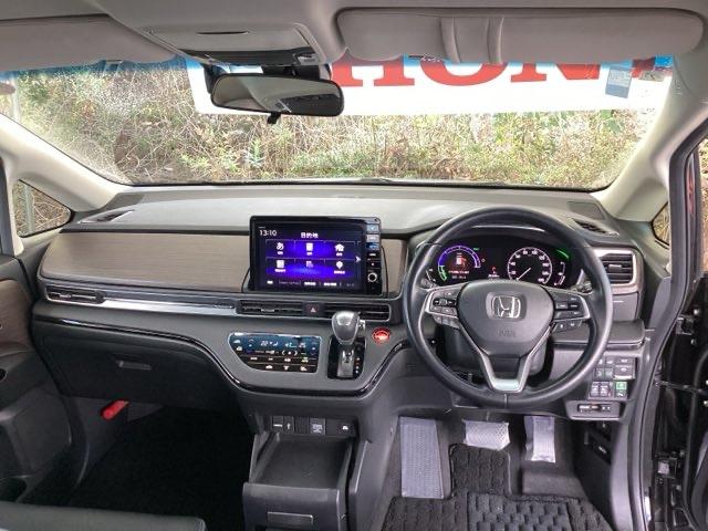 �܂Ԃ��������������炰��A�F�̃n�[�t�V�F�C�h�t�����g�E�B���h�E�����Ă��܂��B�܂��A�v���Y�}�N���X�^�[�Z�p���ڃf���A���t���I�[�g�G�A�R���ŉ��K�ł��B