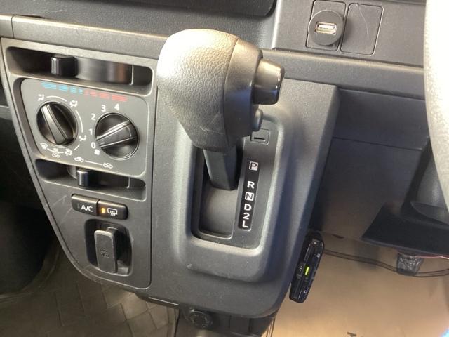 �V���v���łƂĂ��g���₷���t���A�V�t�g�ɁA�p�[�L���O�u���[�L�̓n���h�^�C�v�̃T�C�h�u���[�L�ł��B