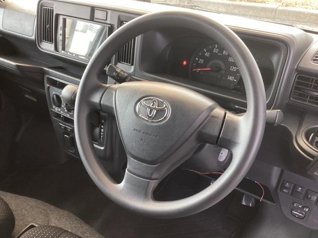 ��ɂȂ��ފ��o�̃X�e�A�����O�ł��B�����S�n�A�f�U�C�����A���쐫�ɂ���������A�C�e���ł��B