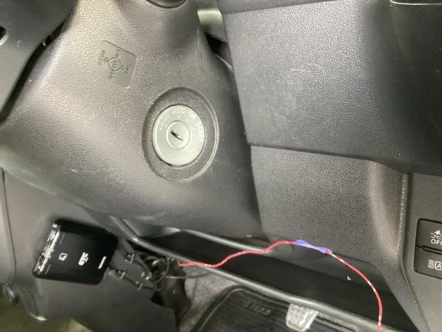 �G���W���̓C�O�j�b�V�����ɃL�[���������ނ��ƂŎn�����܂��B