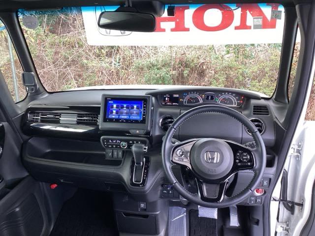 Ｎ－ＢＯＸカスタム Ｌターボ　メモリーナビ　ドラレコ　ＥＴＣ　リアカメラ　Ｗパワスラ　スマキ　プリクラッシュセーフティー　地デジ対応　後カメラ　シートＨ　ＥＳＣ　サイドエアバック　革シート　ＥＣＯＮ　ＵＳＢポート　ＤＶＤ再生可（2枚目）