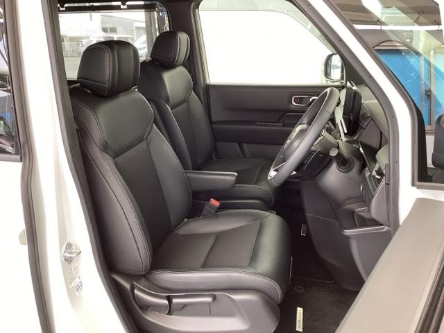 �t�����g�L�X�A�Z�p���[�g�V�[�g�̉^�]�Ȃ́A�n�C�g�A�W���X�^�[���t���Ă���̂ŁA���K�Ƀh���C�u���ł��܂��B�n���h���̓e���X�R�s�b�N�@�\�ŁA�n���h���ʒu����E���E��O�E���ɒ��߂ł��܂��B