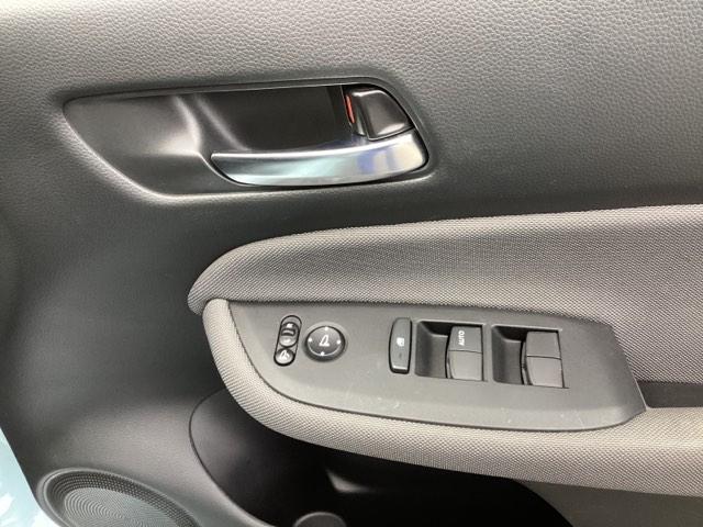 フィット クロスター　メモリーナビ　ＥＴＣ　フルセグ　リアカメラ　衝突被害軽減装置　Ｃソナー　カーテンエアバック　バックモニター　ＤＶＤ　ＵＳＢ入力　ＬＥＤヘッド　盗難防止装置　Ａストップ　オートクルーズ　オートエアコン（23枚目）