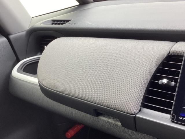 フィット クロスター　メモリーナビ　ＥＴＣ　フルセグ　リアカメラ　衝突被害軽減装置　Ｃソナー　カーテンエアバック　バックモニター　ＤＶＤ　ＵＳＢ入力　ＬＥＤヘッド　盗難防止装置　Ａストップ　オートクルーズ　オートエアコン（29枚目）