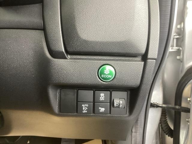 フィットハイブリッド Fパッケージ リアカメラ ETC メモリーナビ スマキー 運転席助手席エアバッグ ナビTV ECONモード キーレス 運転席エアバッグ オートエアコン ABS 地デジTV DVD視聴 パワーステアリング Rカメ(17枚目)